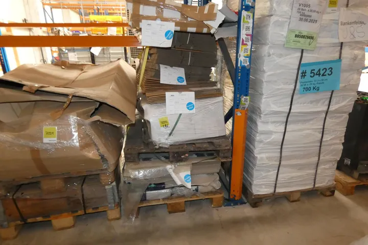 Konvolut Kartonagen, divers Umfang: 2x Palette mit Inhalt